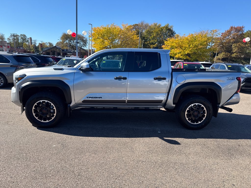 Used 2026 Toyota Tacoma TRD Off-Road AWD/4WD image 4