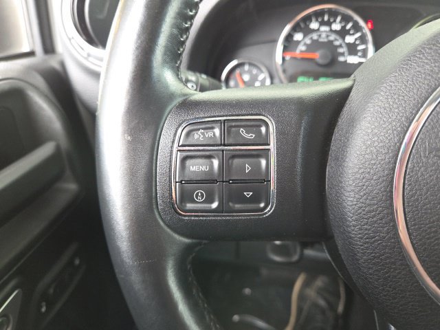 Used 2015 Jeep Wrangler Unlimited Sahara w/ Connectivity Group AWD/4WD image 10