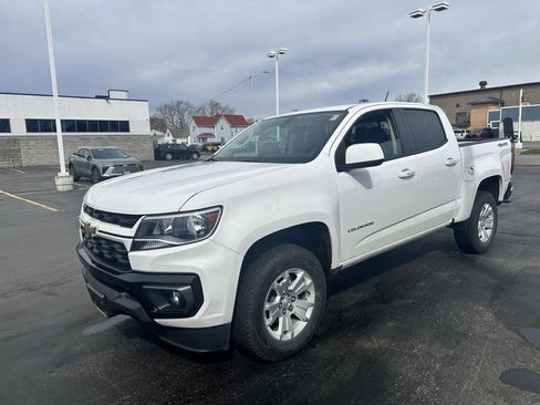 Used 2018 Chevrolet Equinox LS image 3