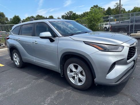 Used 2023 Toyota Highlander L FWD image 6