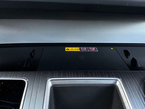 Used 2025 Toyota Sienna XLE FWD image 31