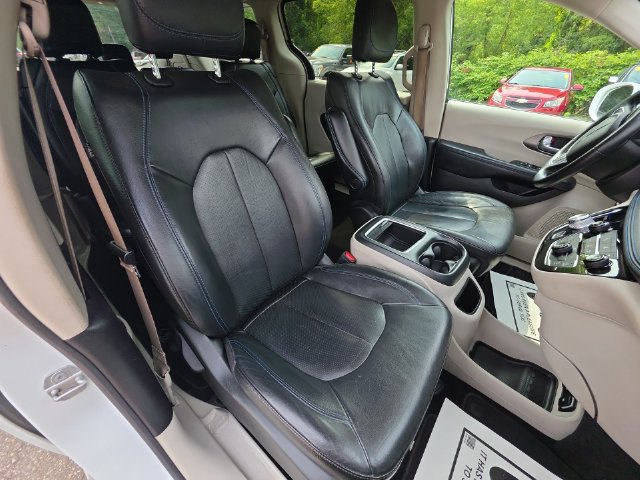 Used 2021 Chrysler Pacifica Touring-L FWD image 26