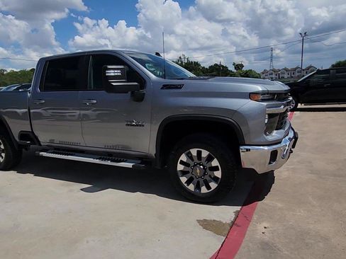 Used 2025 Chevrolet Silverado 2500 LT w/ Texas Edition AWD/4WD image 2