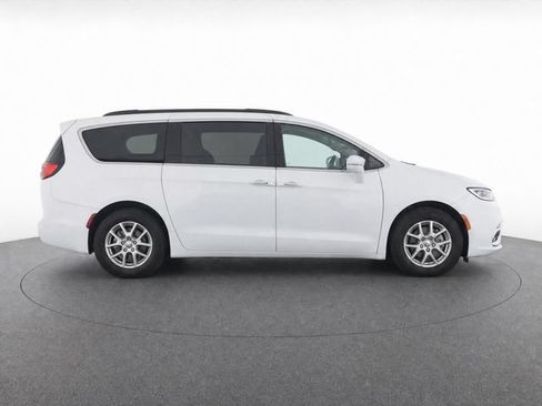 Used 2022 Chrysler Pacifica Touring-L FWD image 4