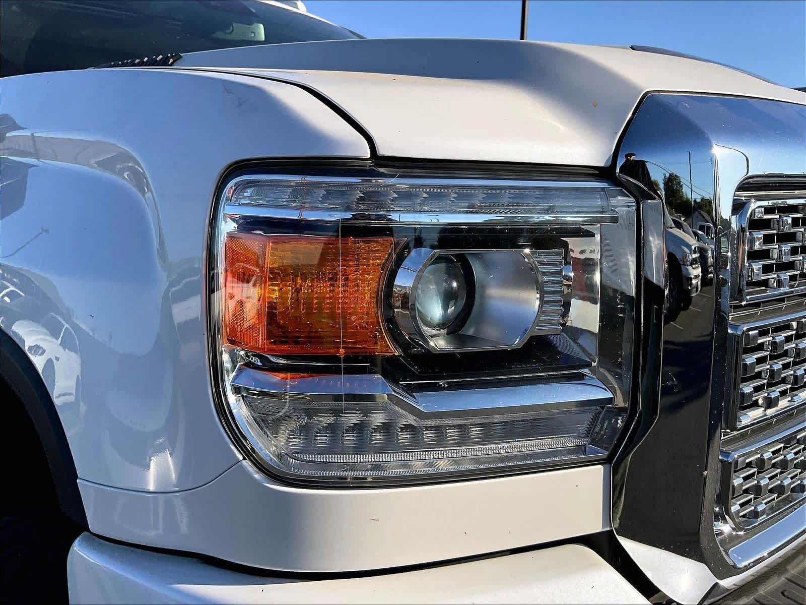Used 2018 GMC Sierra 2500 Denali w/ Duramax Plus Package AWD/4WD image 30