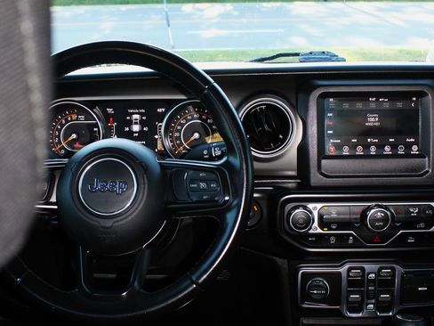 Used 2022 Jeep Gladiator Sport image 23