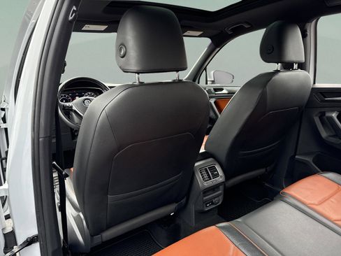 Used 2018 Volkswagen Tiguan SEL Premium w/ R-Line Package image 25