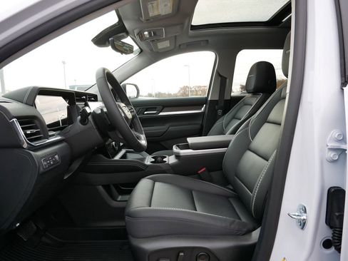 New 2026 GMC Terrain Denali w/ LPO, Black Badging Package image 7