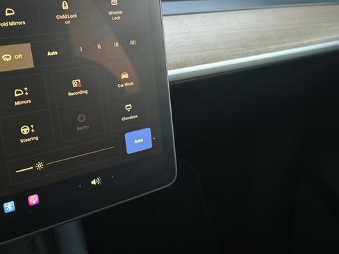 Used 2023 Tesla Model Y Long Range image 23