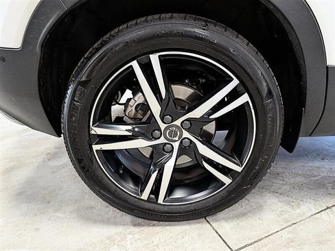 Used 2019 Volvo XC40 T5 R-Design AWD/4WD image 13