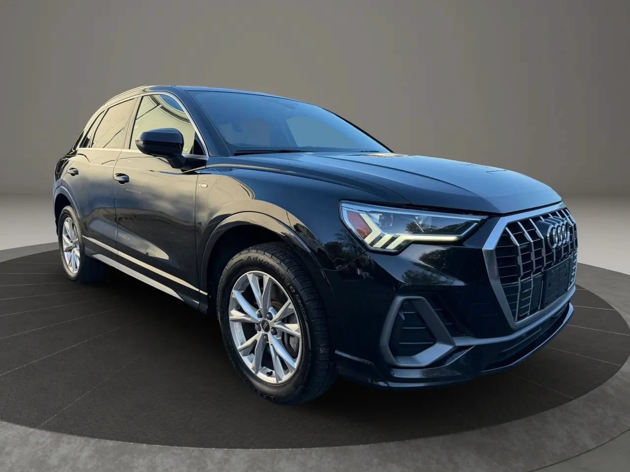 Used 2022 Audi Q3 2.0T Premium Plus AWD/4WD image 2