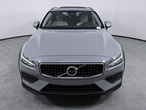 Certified 2025 Volvo V60 B5 Cross Country Plus image 36