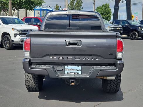 Used 2022 Toyota Tacoma TRD Off-Road w/ Technology Package AWD/4WD image 5