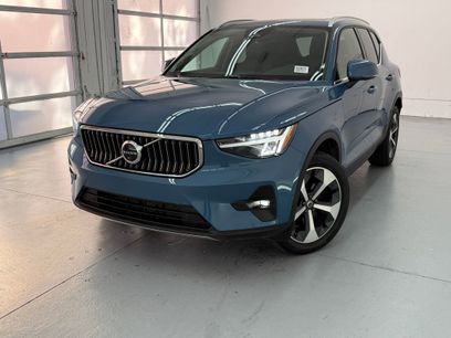 Used 2025 Volvo XC40 B5 Plus