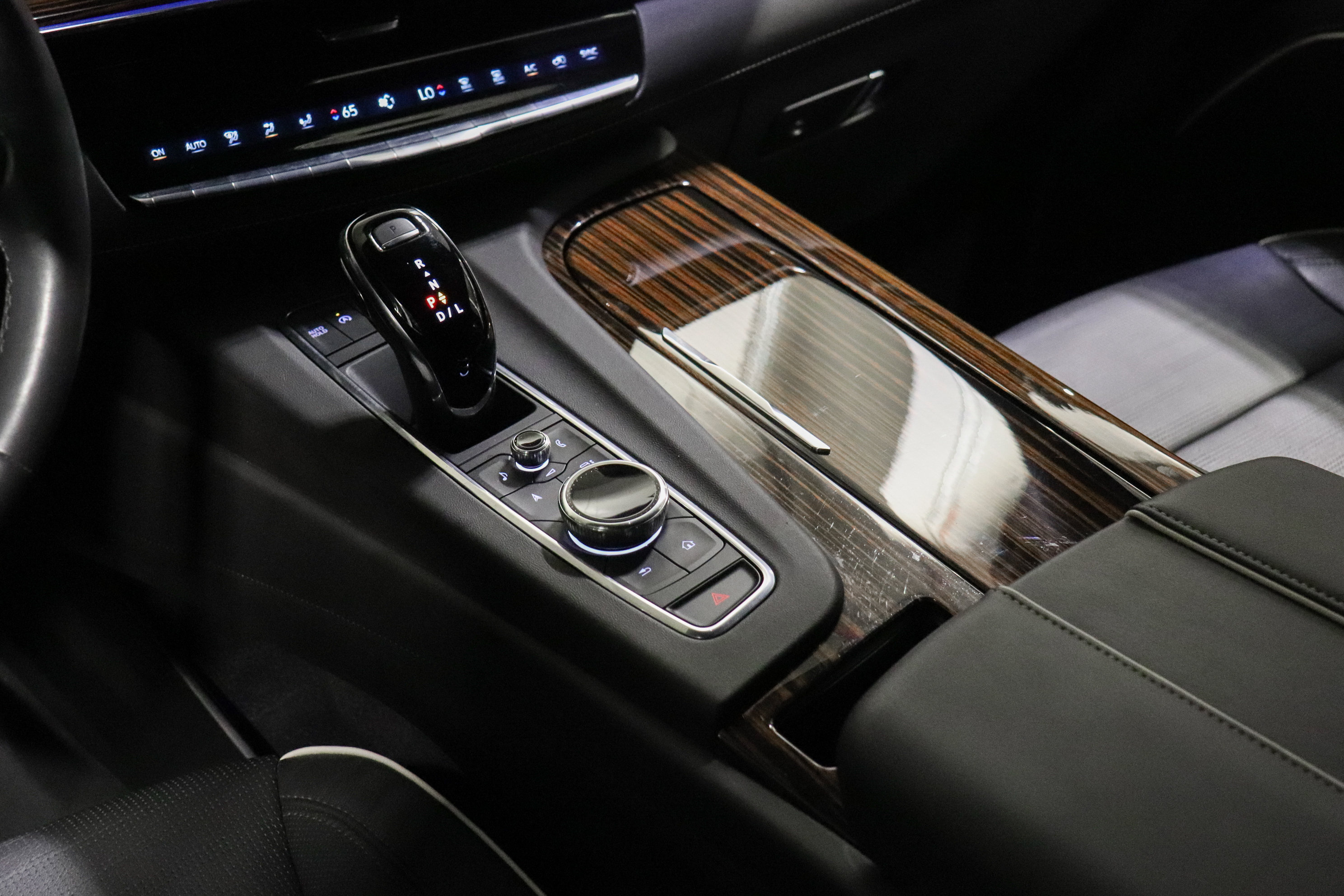 Certified 2023 Cadillac Escalade ESV Premium Luxury AWD/4WD image 28
