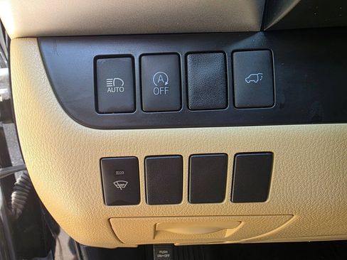 Used 2019 Toyota Highlander XLE AWD/4WD image 16