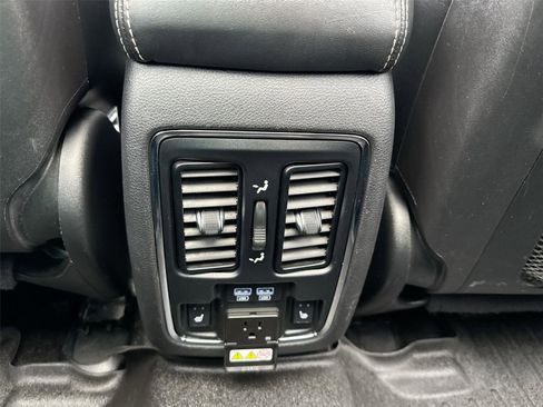 Used 2015 Jeep Grand Cherokee Overland w/ Advanced Technology Group AWD/4WD image 21
