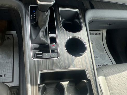 Used 2023 Toyota Sienna Limited image 23