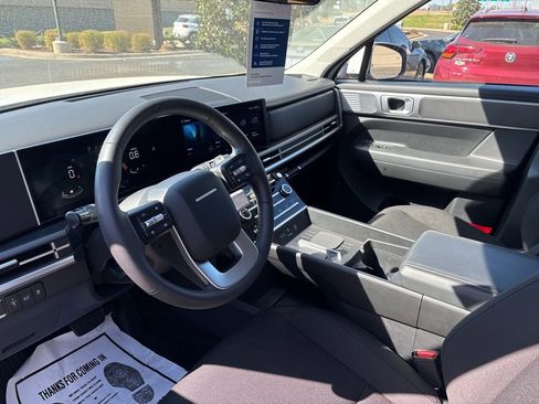 Certified 2025 Hyundai Santa Fe SE image 12