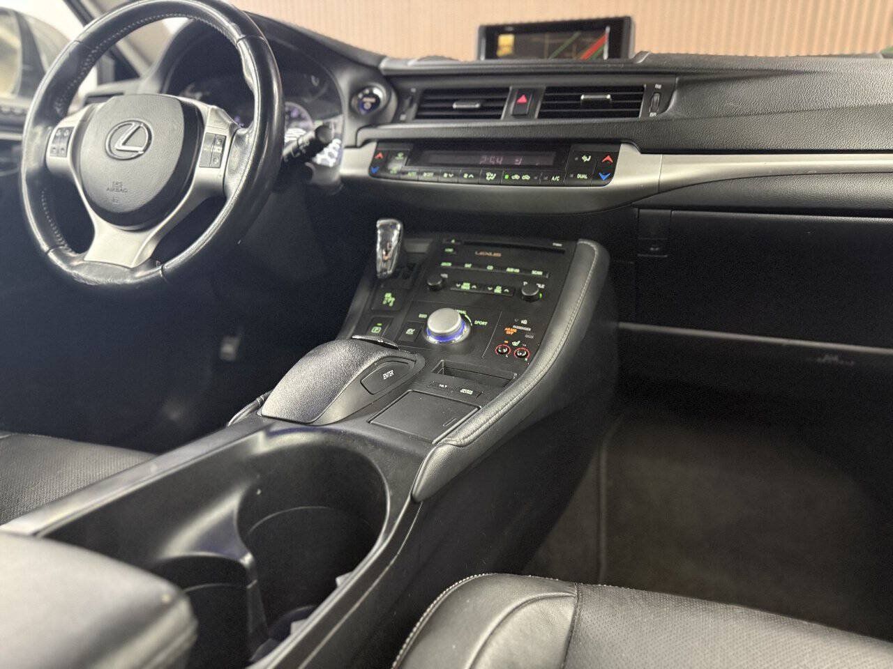 Used 2012 Lexus CT 200h Premium w/ Leather Pkg FWD image 8