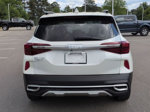 Used 2023 Kia Seltos S w/ Navigation Package FWD image 5