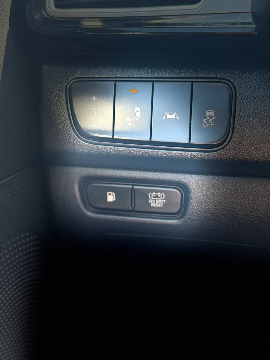 Used 2017 Kia Niro Touring w/ Advanced Technology Package FWD image 36
