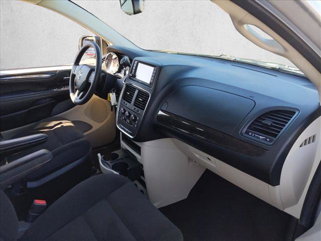Used 2018 Dodge Grand Caravan SE w/ UConnect Hands-Free Group FWD image 19