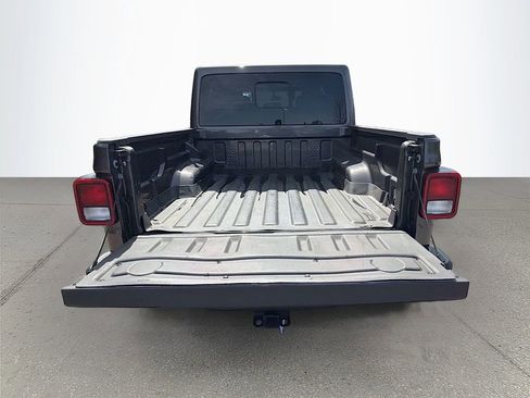 Used 2022 Jeep Gladiator Overland w/ Popular Equipment Package AWD/4WD image 12