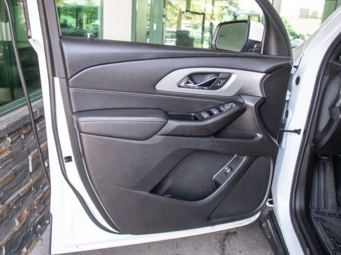 Used 2023 Chevrolet Traverse LT AWD/4WD image 9