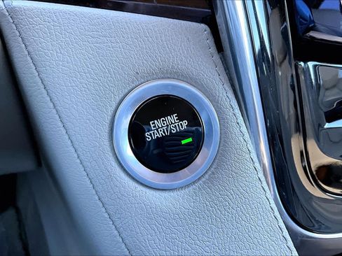 Used 2017 Cadillac Escalade Luxury image 33