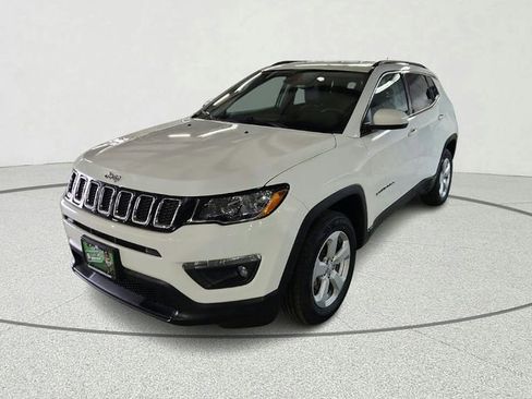 Used 2019 Jeep Compass Latitude w/ Popular Equipment Group AWD/4WD image 5