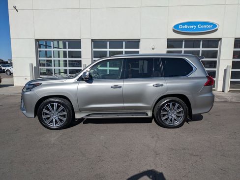 Used 2016 Lexus LX 570 4WD w/ Luxury Package image 9