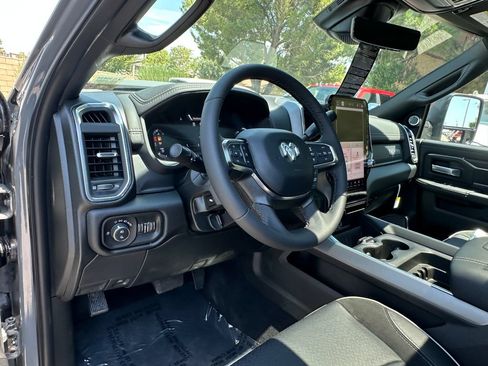 New 2026 RAM 2500 Laramie AWD/4WD image 19