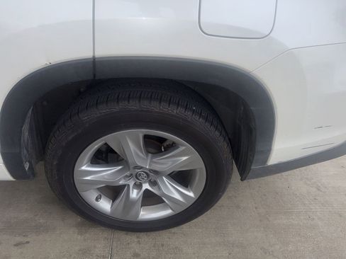 Used 2018 Toyota Highlander Limited FWD image 11