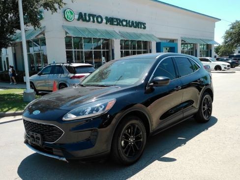 Used 2020 Ford Escape SE FWD image 1
