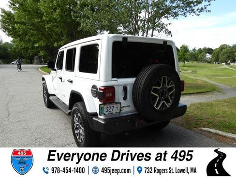 Used 2025 Jeep Wrangler Unlimited Sahara AWD/4WD image 3