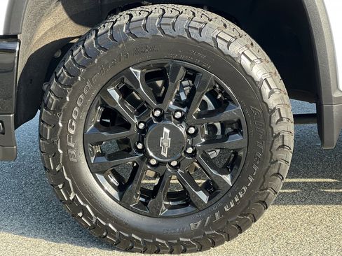 Used 2025 Chevrolet Silverado 2500 LTZ w/ LTZ Plus Package image 37