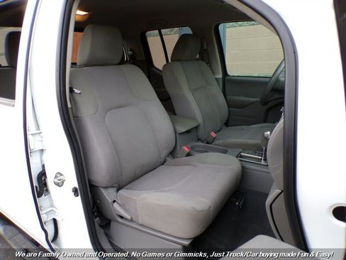 Used 2018 Nissan Frontier SV image 26