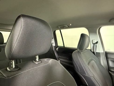 Used 2022 Jeep Grand Cherokee Laredo w/ Luxury Tech Group I image 33