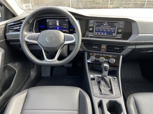 Used 2022 Volkswagen Jetta SE image 14