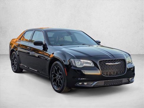 Used 2019 Chrysler 300 S image 3