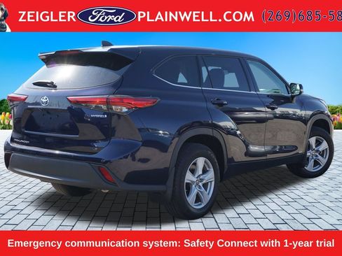 Used 2022 Toyota Highlander LE AWD/4WD image 5