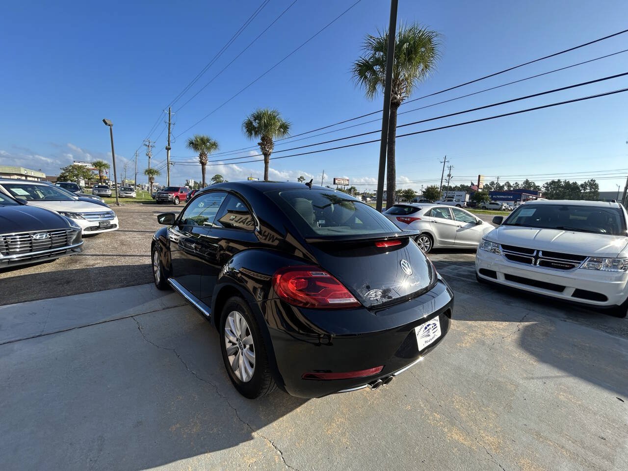 Used 2019 Volkswagen Beetle 2.0T S FWD image 4