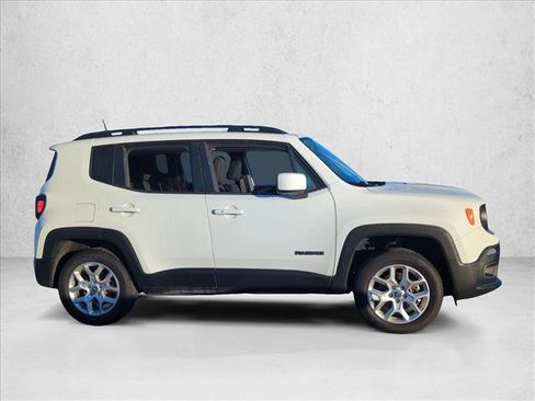 Used 2018 Jeep Renegade Latitude w/ Cold Weather Group image 4