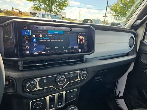 Used 2024 Jeep Wrangler Sport S image 25