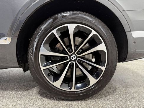 Used 2018 Bentley Bentayga Activity AWD/4WD image 9