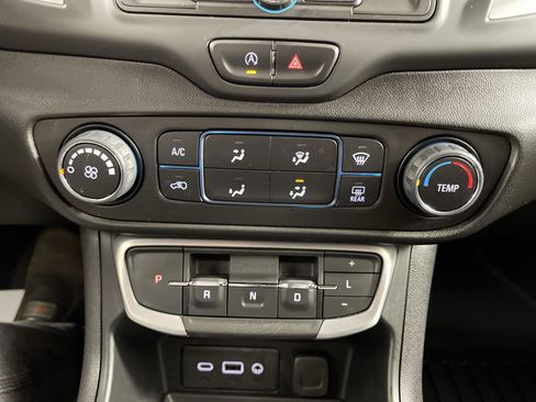 Used 2023 GMC Terrain SLE image 24