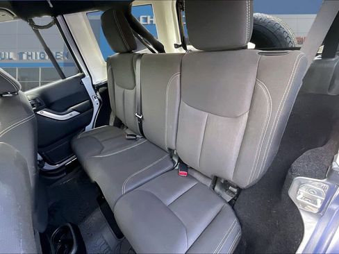 Used 2017 Jeep Wrangler Unlimited Sahara w/ Connectivity Group AWD/4WD image 20