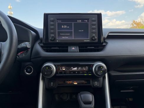 Used 2022 Toyota RAV4 XLE FWD image 19
