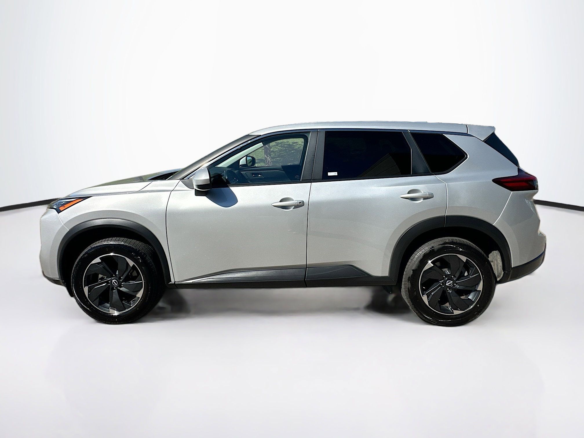 Used 2025 Nissan Rogue SV AWD/4WD image 4